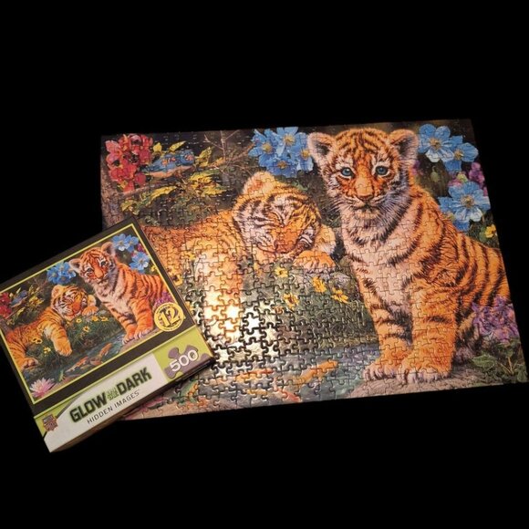 Glow Tiger Puzzle 500 Pieces Hodden Flowers Koi Fish Dark - Picture 2 of 7